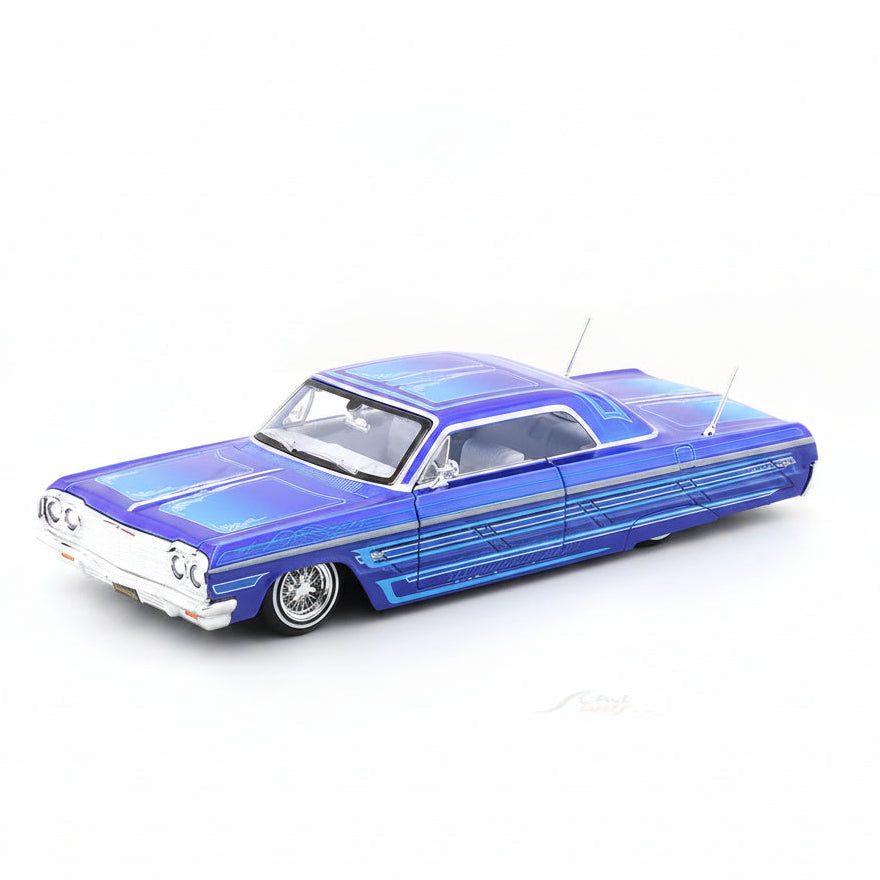 Maisto1964 Chevrolet Impala SS Custom Lowrider Blue 1:24 Scale Die-Cast Model Car with Acrylic Case
