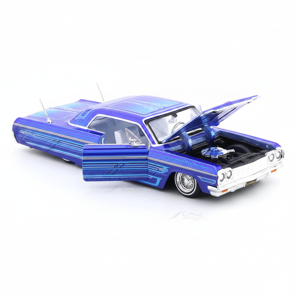 Maisto1964 Chevrolet Impala SS Custom Lowrider Blue 1:24 Scale Die-Cast Model Car with Acrylic Case