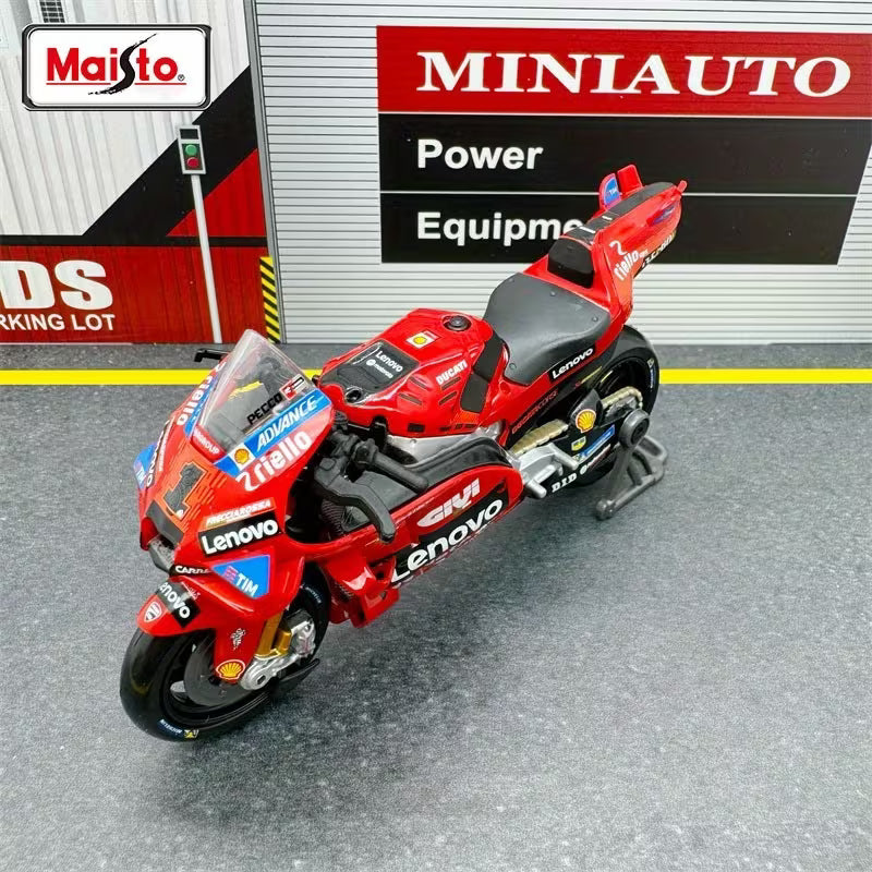 Maisto - 1 : 18 Diecast Scale Model - Official Licensed Product - Desmosedici GP 2024 - Ducati Lenovo Team #1 Francesco Bagnaia 2024 World Team Champion