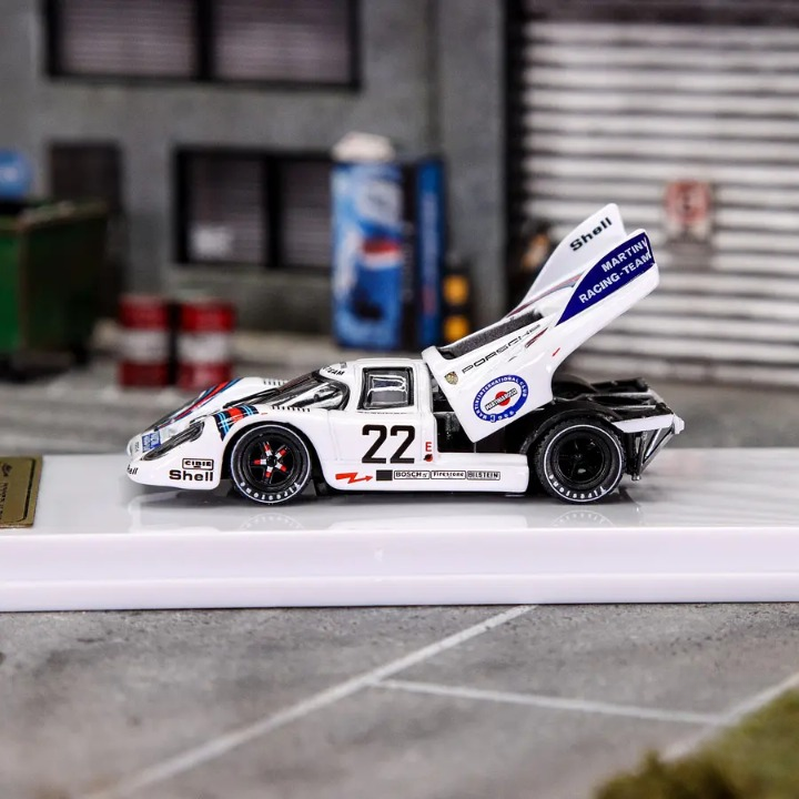 IXO Models Curitiba64 Scale 1:64 Premium Diecast Car Model with Acrylic Case - Porsche 917