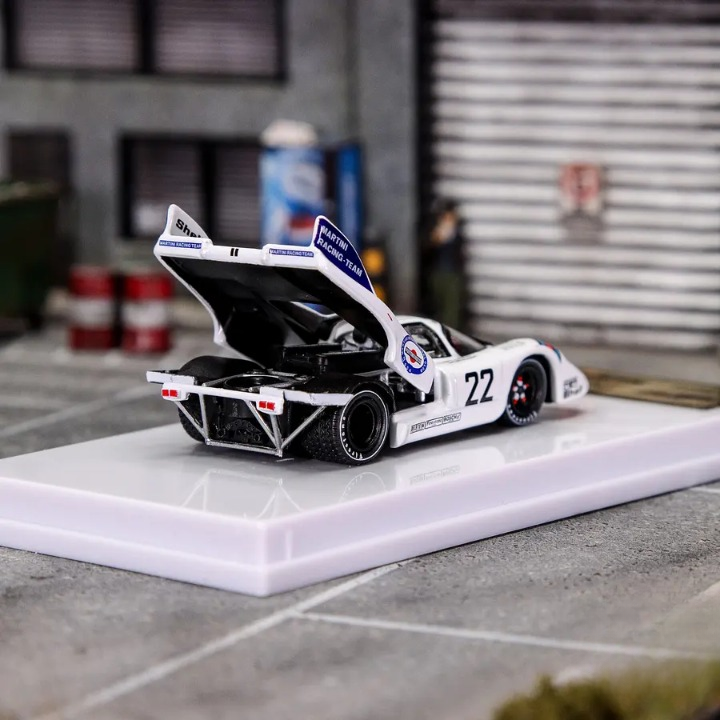 IXO Models Curitiba64 Scale 1:64 Premium Diecast Car Model with Acrylic Case - Porsche 917