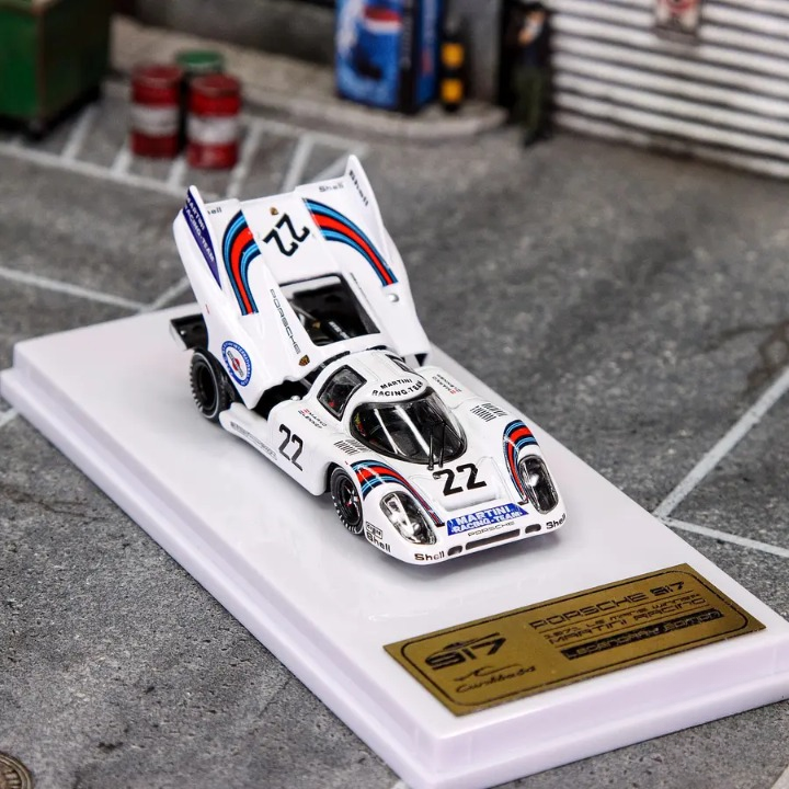 IXO Models Curitiba64 Scale 1:64 Premium Diecast Car Model with Acrylic Case - Porsche 917