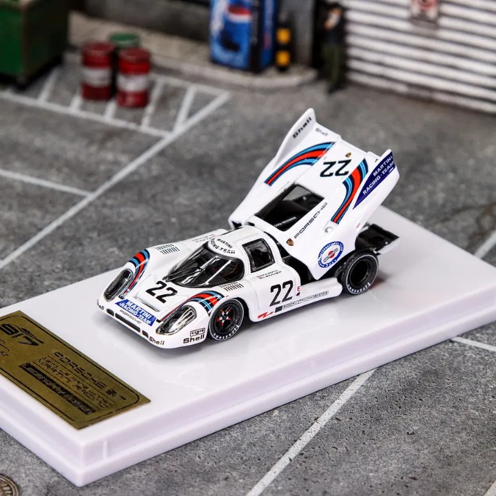 IXO Models Curitiba64 Scale 1:64 Premium Diecast Car Model with Acrylic Case - Porsche 917