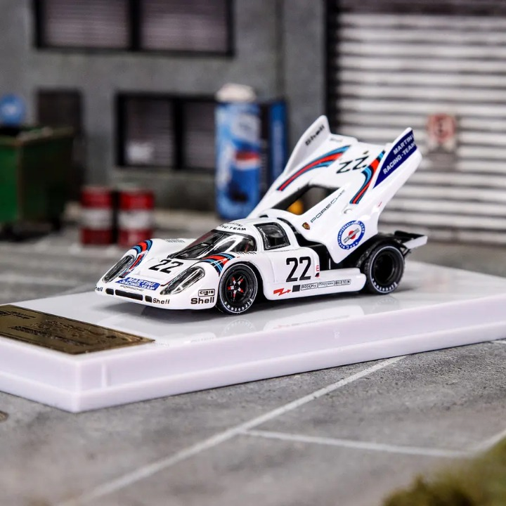 IXO Models Curitiba64 Scale 1:64 Premium Diecast Car Model with Acrylic Case - Porsche 917