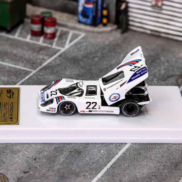 IXO Models Curitiba64 Scale 1:64 Premium Diecast Car Model with Acrylic Case - Porsche 917