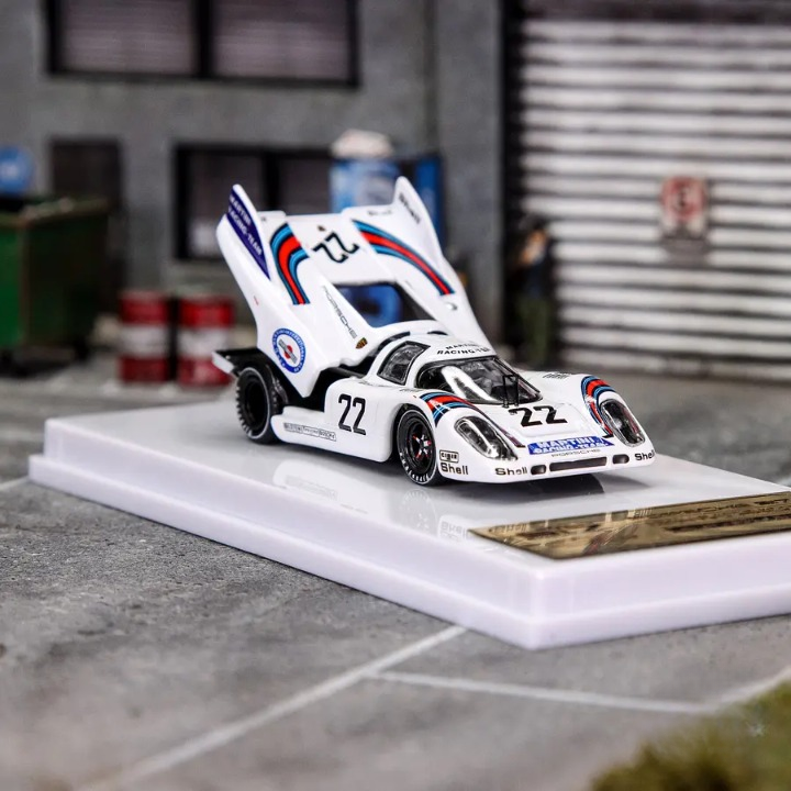 IXO Models Curitiba64 Scale 1:64 Premium Diecast Car Model with Acrylic Case - Porsche 917