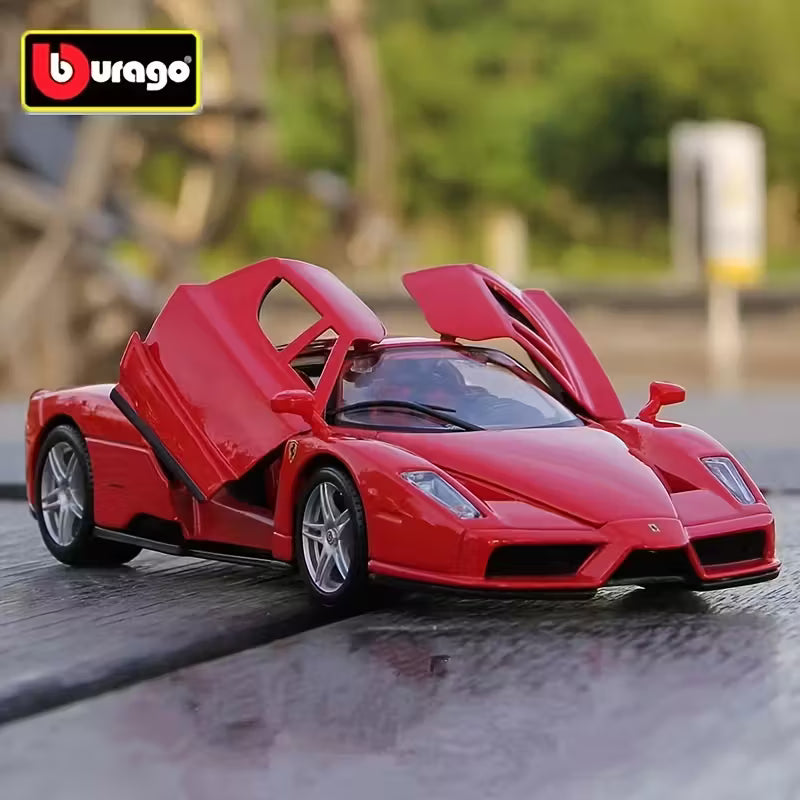 Bburago - 1 : 24 Diecast Scale Model - Official Licensed Product - Enzo Ferrari