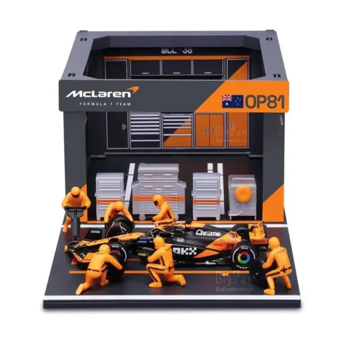 Bburago Garage Kit McLaren MCL38 Formula 1 Pit Stop Scene Oscar Piastri #81 Diecast Model Set – 1:43 Scale