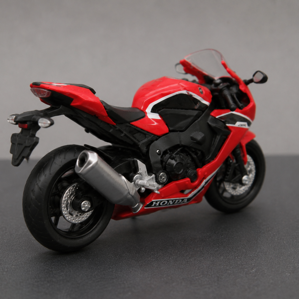 Unleash the Fireblade Legacy – Honda CBR 1000RR 1:18 Scale Model