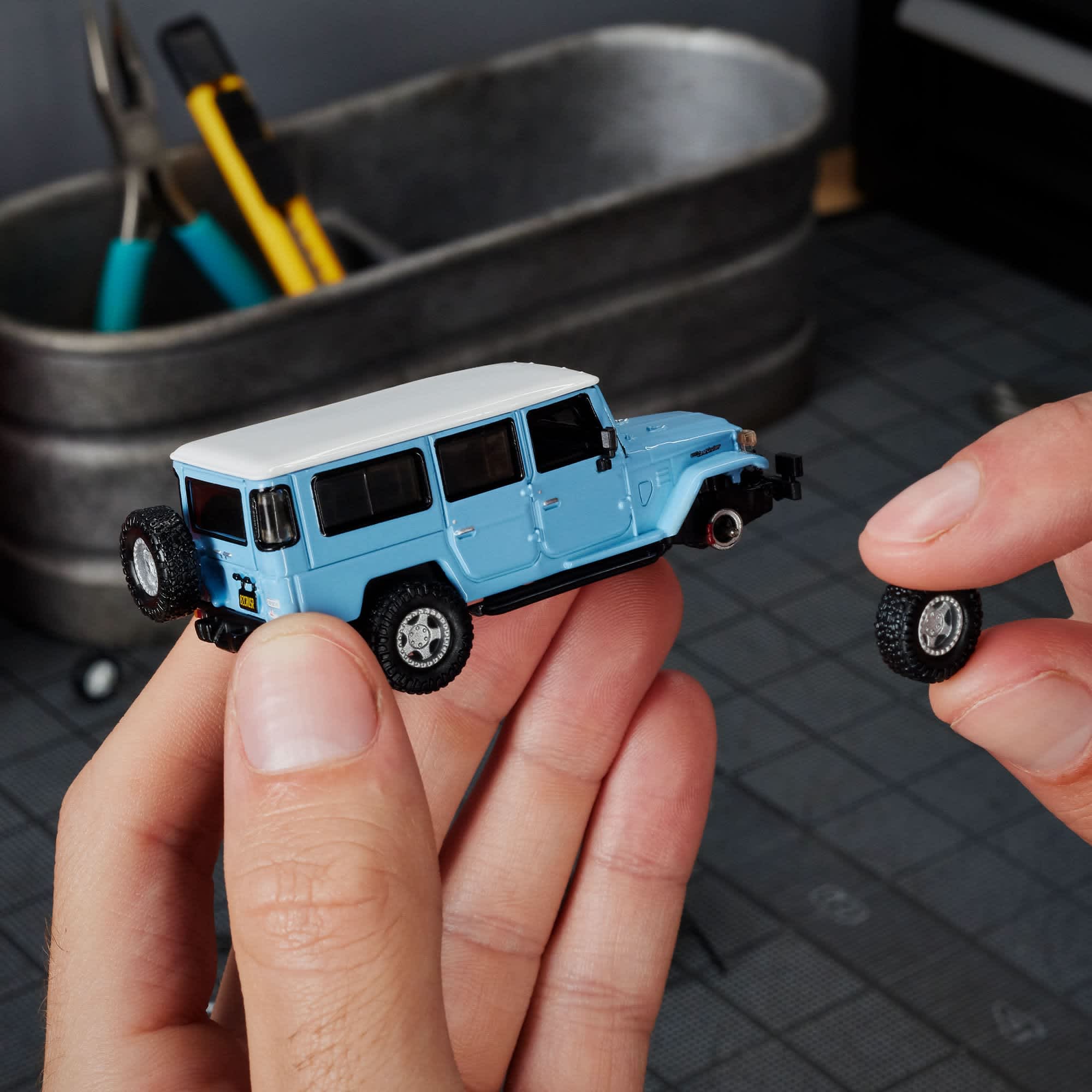 Hot Wheels Elite 64 Mod Shop 1982 Custom Toyota Land Cruiser FJ45 Troopy – 1:64 Scale Die-Cast Model Car