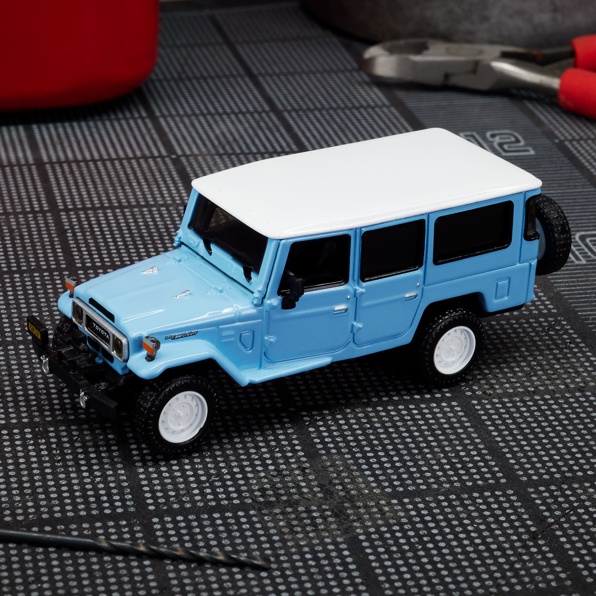Hot Wheels Elite 64 Mod Shop 1982 Custom Toyota Land Cruiser FJ45 Troopy – 1:64 Scale Die-Cast Model Car 2