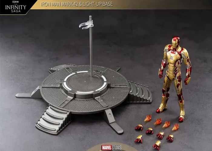 Marvel Studios The Infinity Saga Iron Man Mark 42 Light-Up Base Set 7 Inch