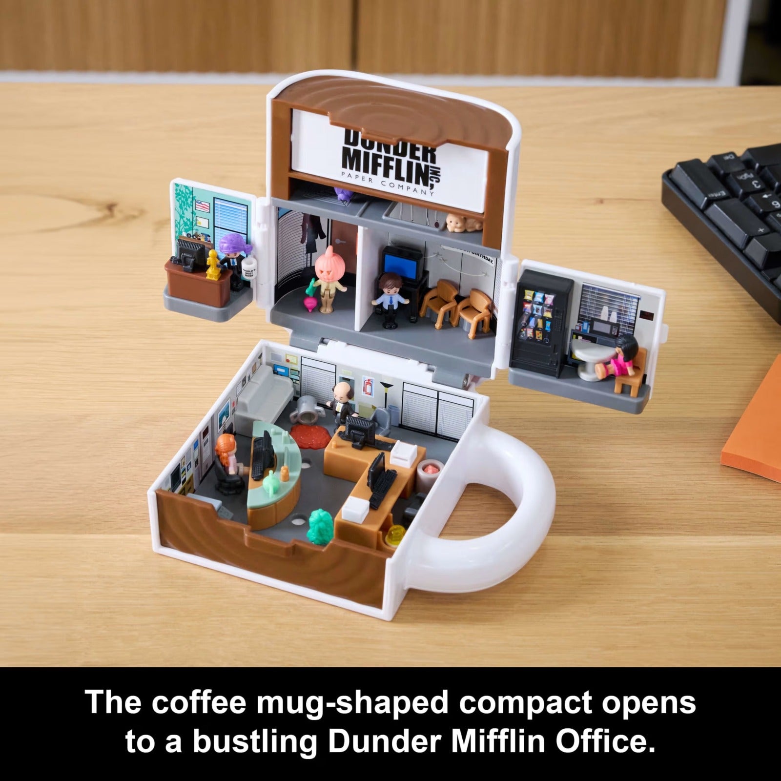 The Office Dunder Mifflin World’s Best Boss Mini Mug Playset with 6 Character Figures1