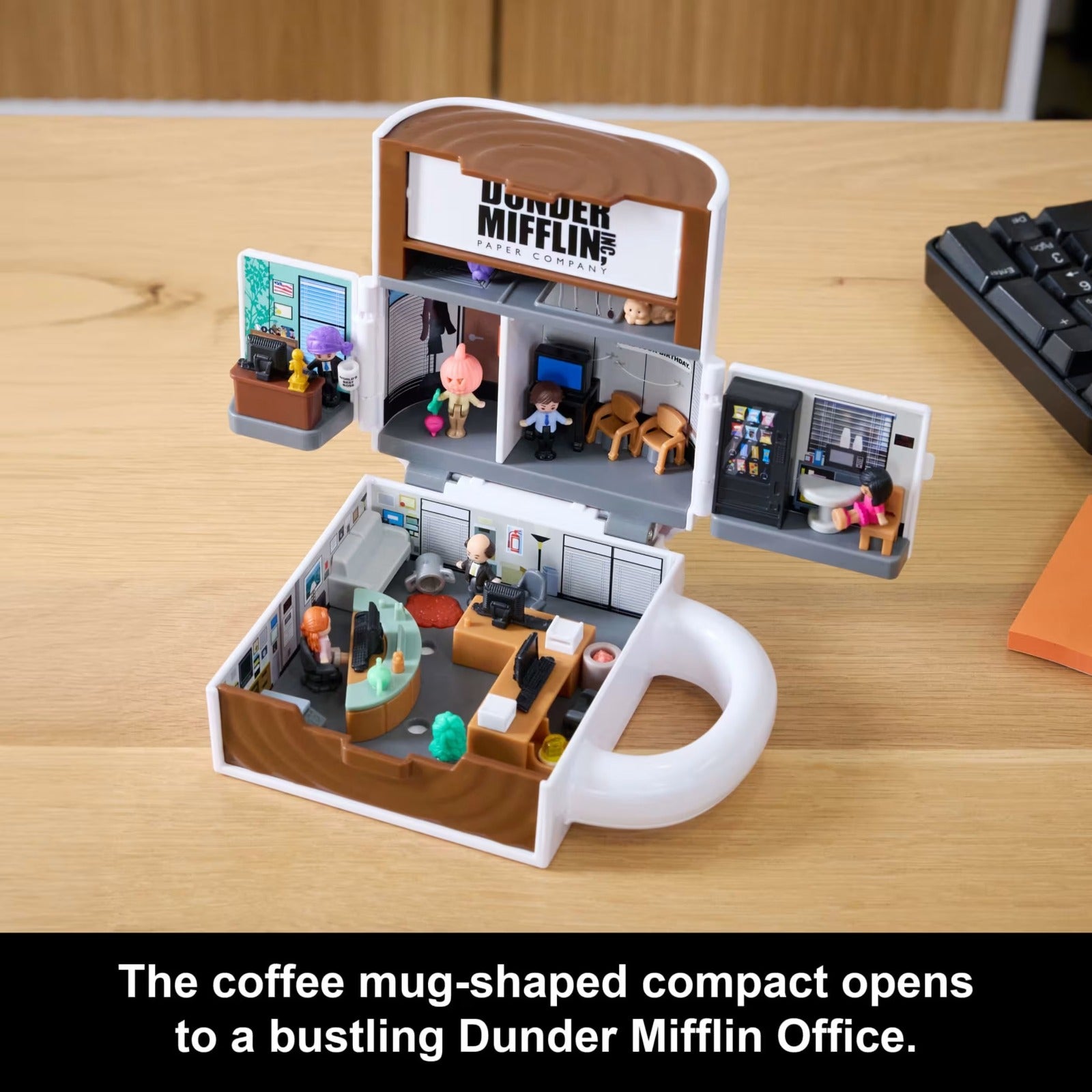 The Office Dunder Mifflin World’s Best Boss Mini Mug Playset with 6 Character Figures