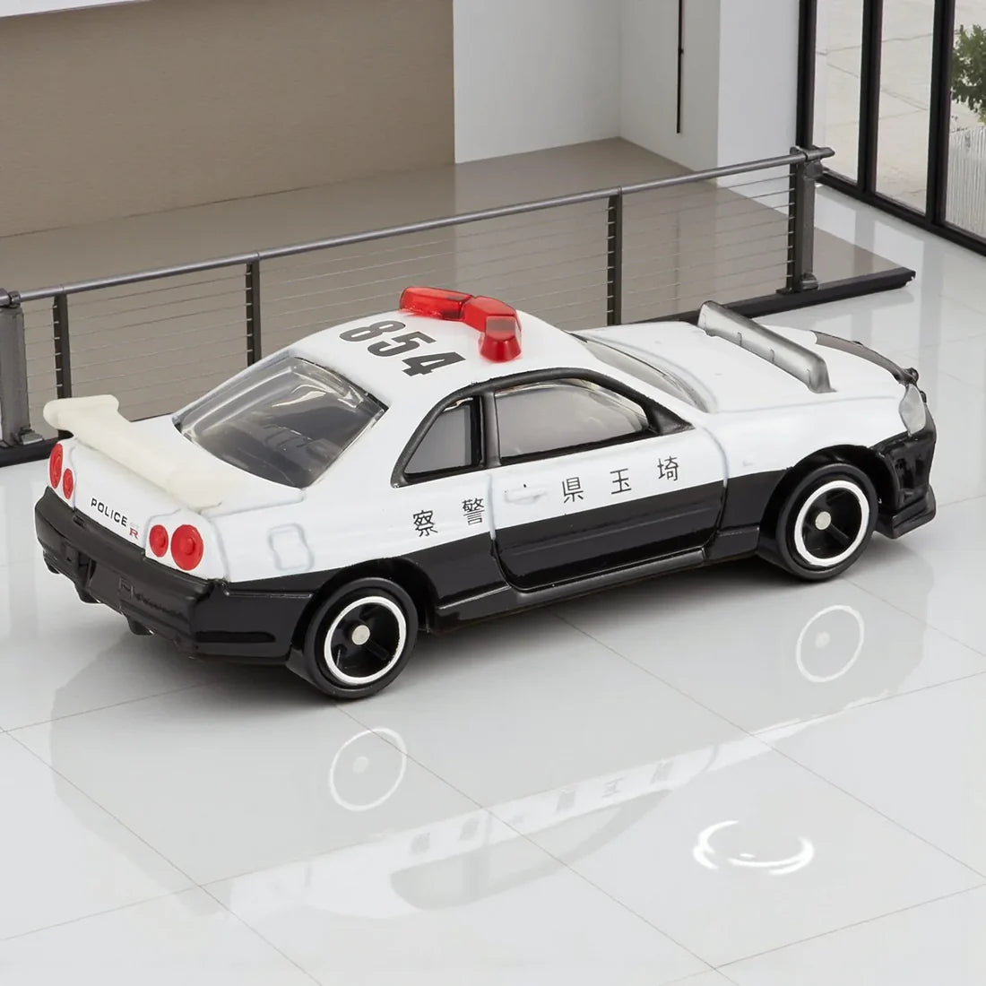 Takara Tomy Tomica Scale 1 : 62 - 1 Nissan Skyline Gt R Bnr34 Police Car