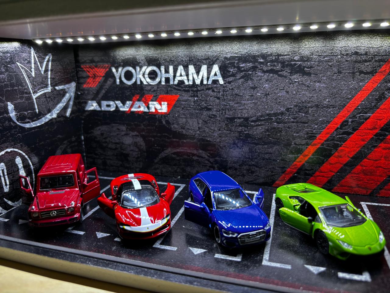Yokohama Diorama Stack Miniature Car Showroom Decor Diecast Organizers With Lights for 1:24, 1:43 & 1:64 Models