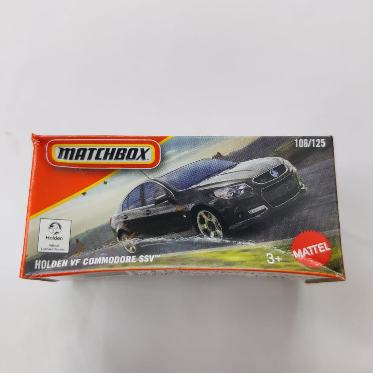 Matchbox Scale 1 : 64 Vehicles Exclusive Collection - Holden VF Commodore SSV (Box Folded)