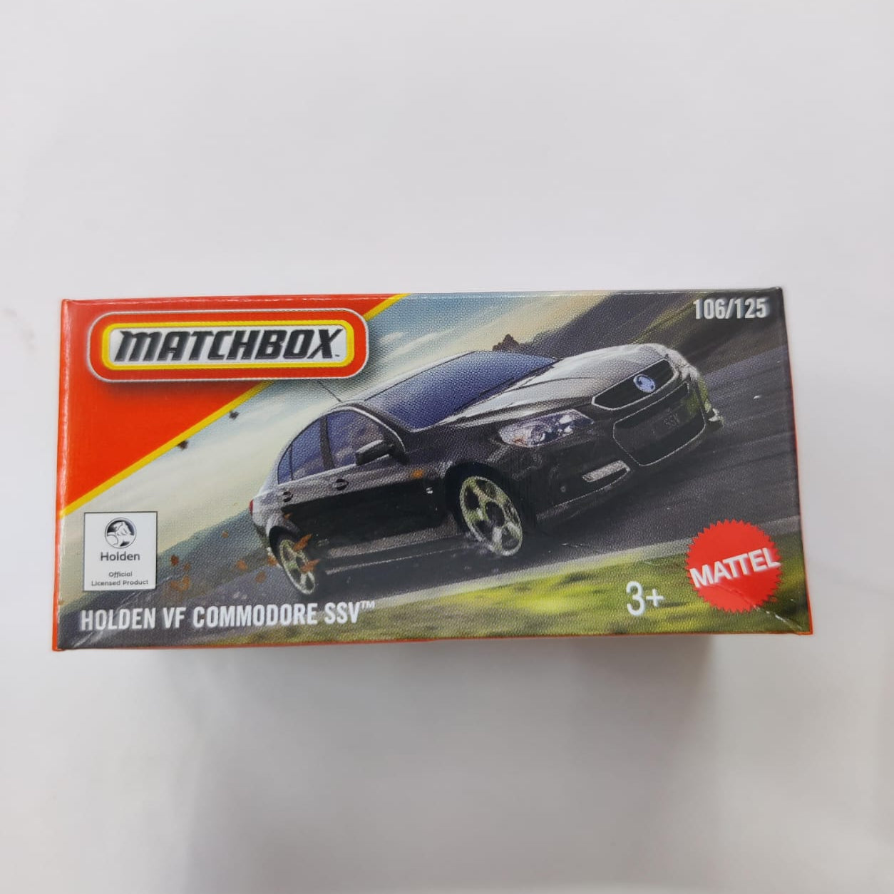 Matchbox Scale 1 : 64 Vehicles Exclusive Collection - Holden VF Commodore SSV (Box Folded)