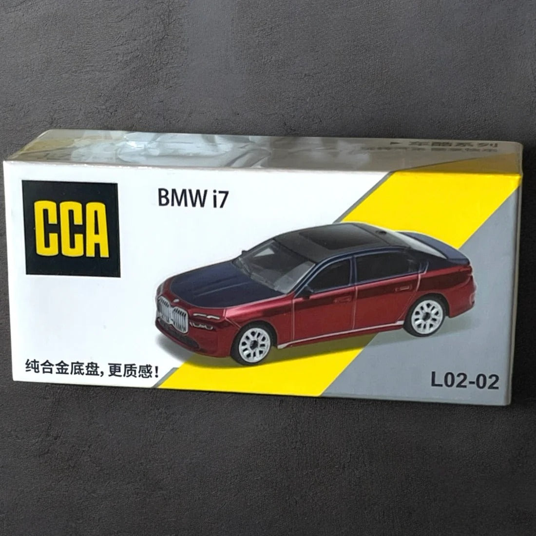 Scale 1 : 64 CCA BMW i7 - Red-Black Diecast Metal Model Car