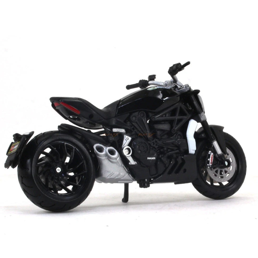 Bburago - 1 : 18 Diecast Scale Model - Official Licensed Product - Ducati XDiavel S (Black)