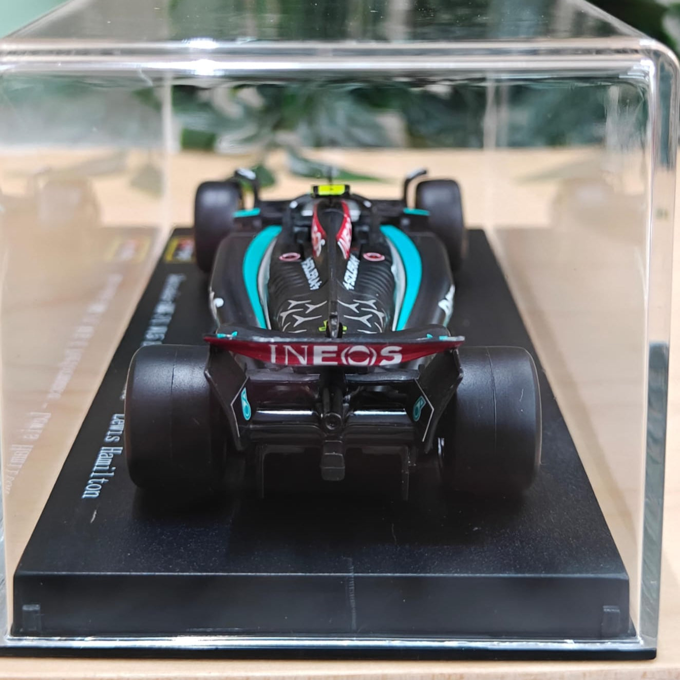 Bburago - 1/43 Scale Model - Mercedes-AMG Petronas F1 W15 Performance #44 Lewis Hamilton