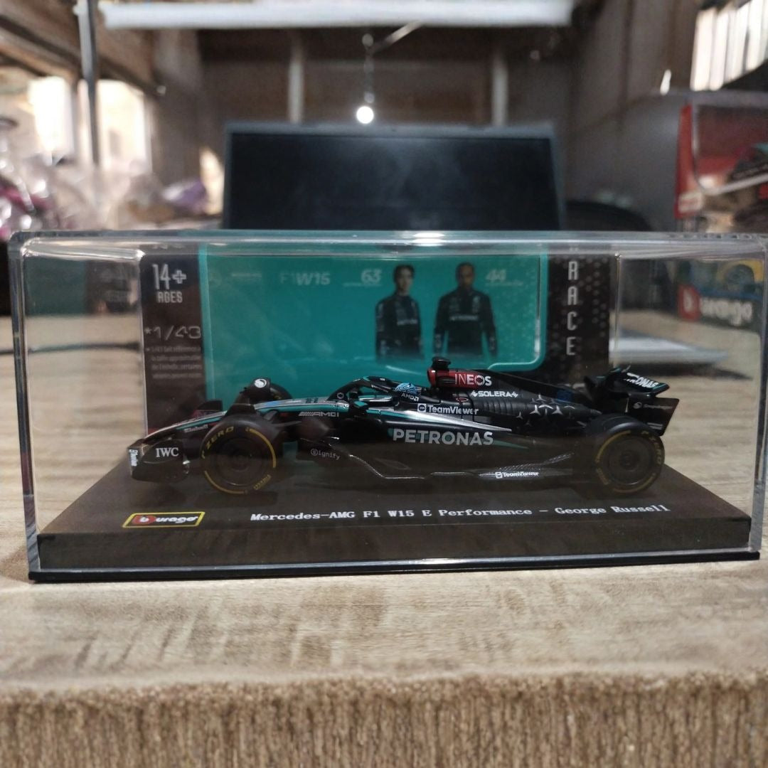 Bburago - 1/43 Scale Model - Mercedes-AMG Petronas F1 W15 E Performance #63 George Russell