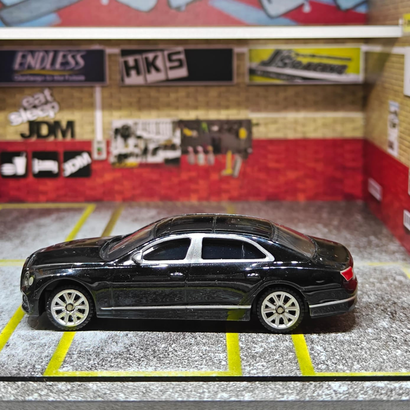 Scale 1 : 64 CCA Bentley Flying Spur Hybrid Diecast Metal Model Car