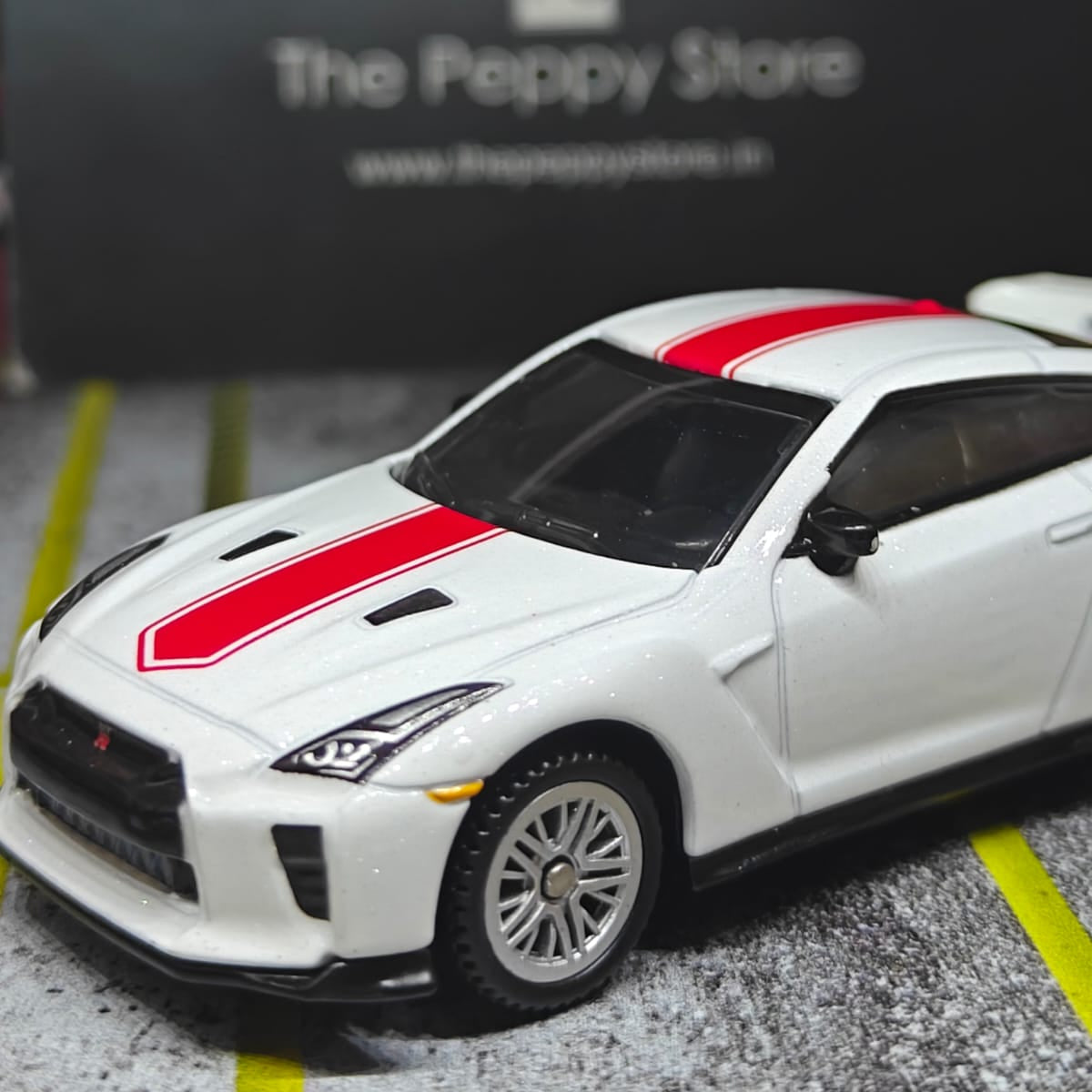 Scale 1 : 64 CCA Nissan GT-R (R35) Diecast Metal Model Car