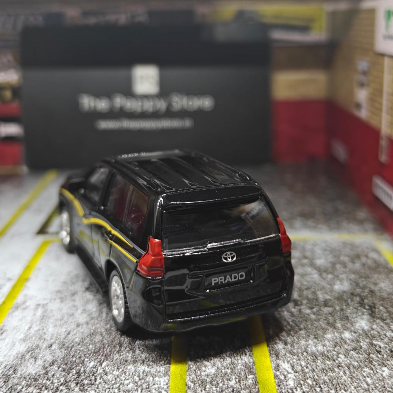 Scale 1 : 64 CCA Toyota Land Cruiser Prado Diecast Metal Model Car