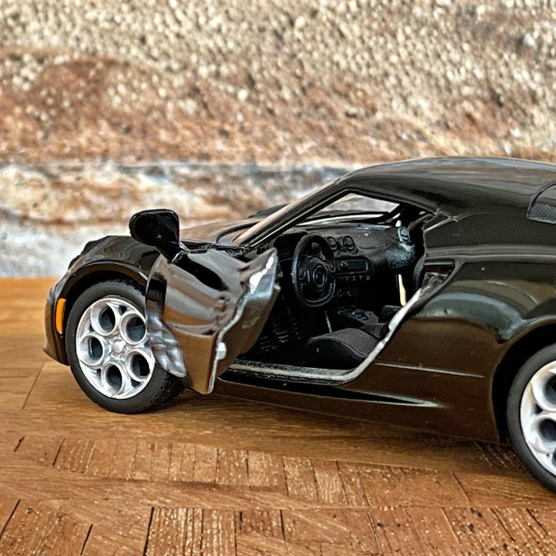Kinsmart Metal Scale 1 : 32 Diecast Scale Model with Openable Doors and Pull Back Action- 2013 Alfa Romeo 4C