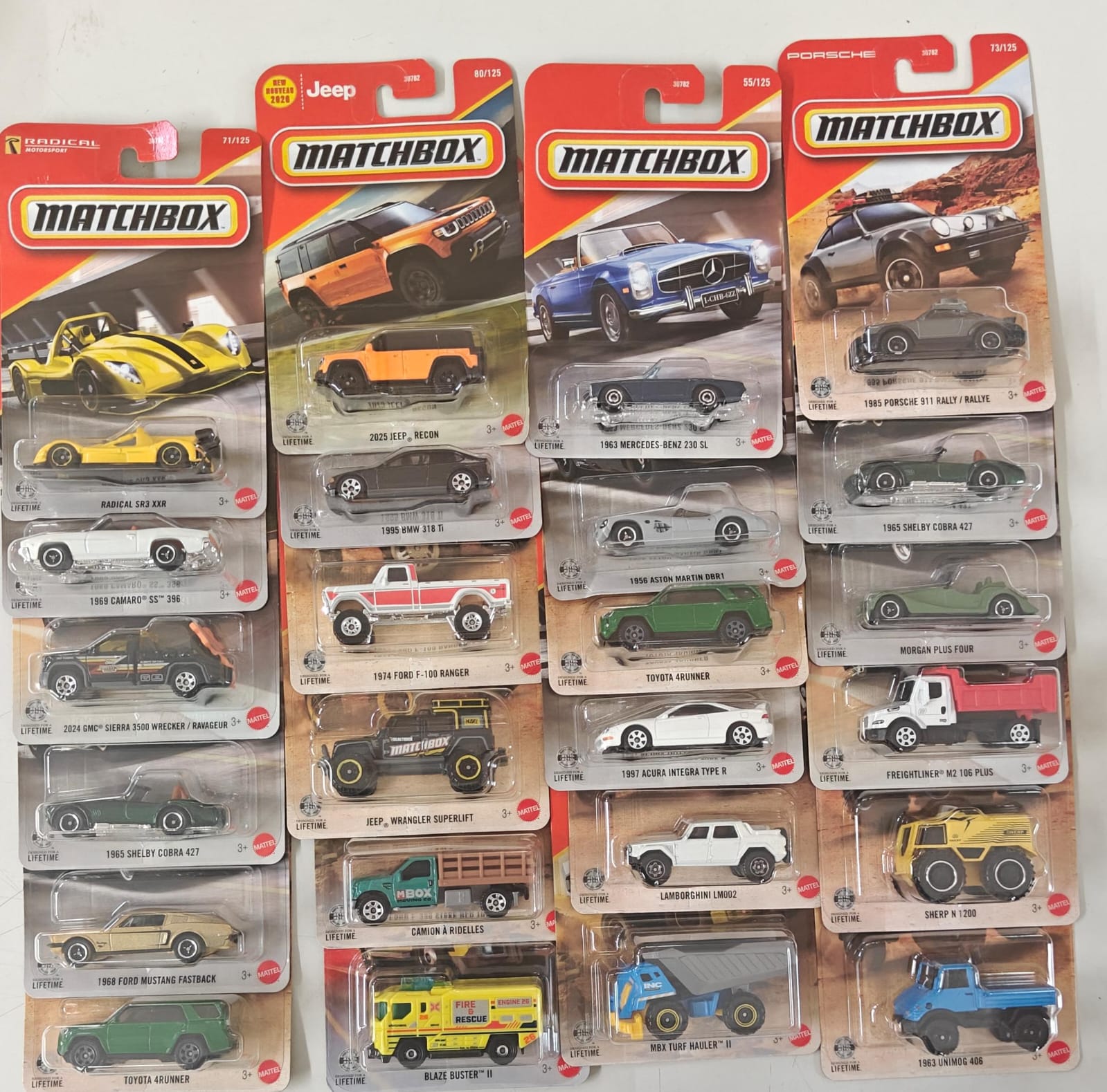 Matchbox Scale 1 : 64 Vehicles Exclusive Collection - Set of 24 cars + 2 Random Hot Wheels