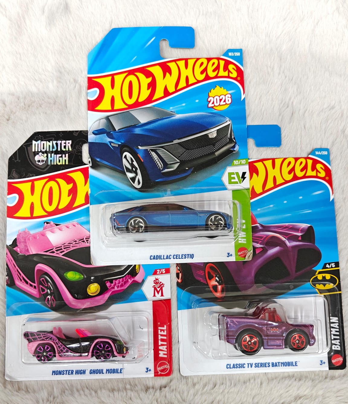 Hot Wheels Combo Set of 3 1:64 Diecast Cars #67394815