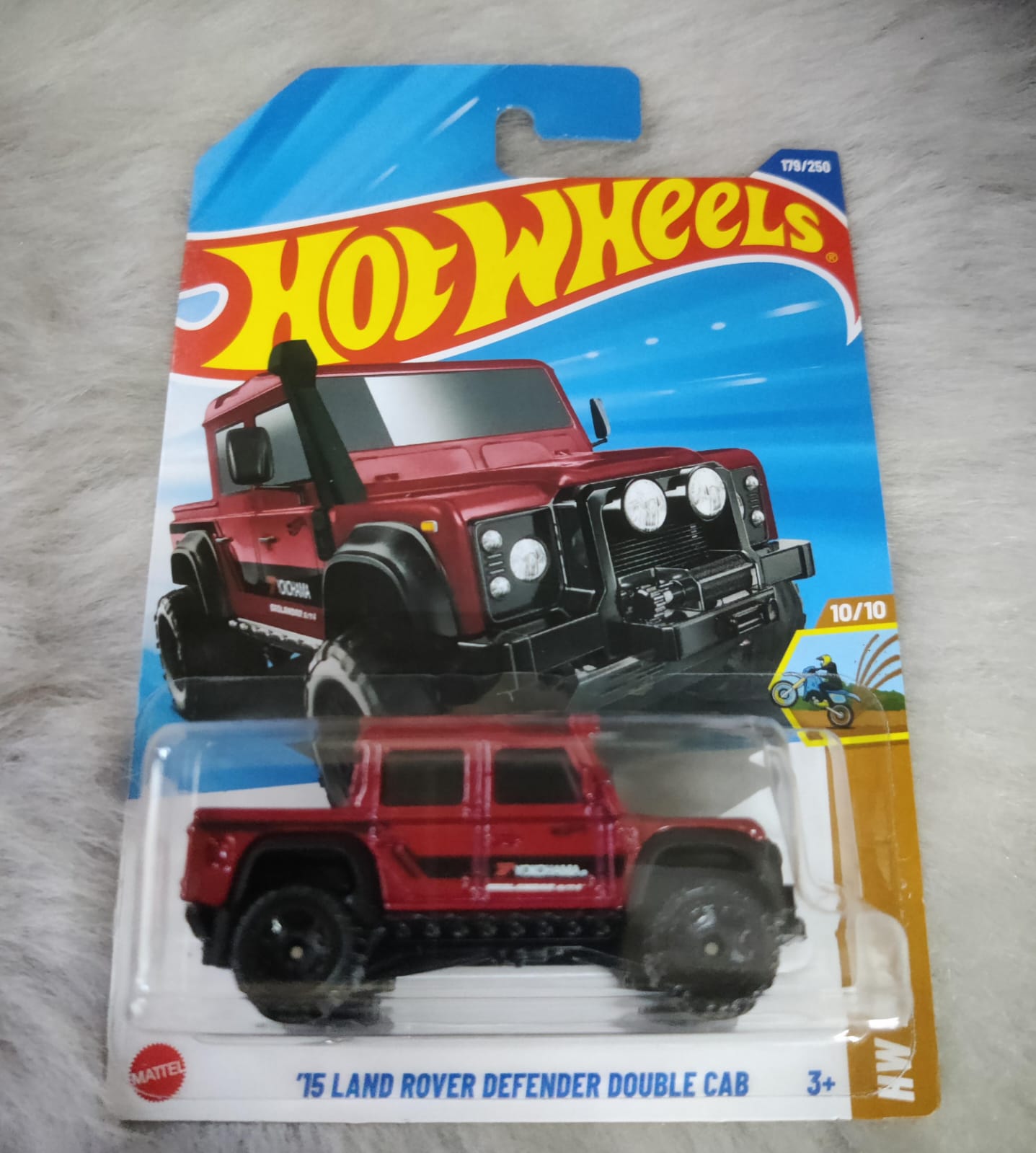 HOT WHEELS Imported J and K Case 2025-15 Land rover Defender Double Cab