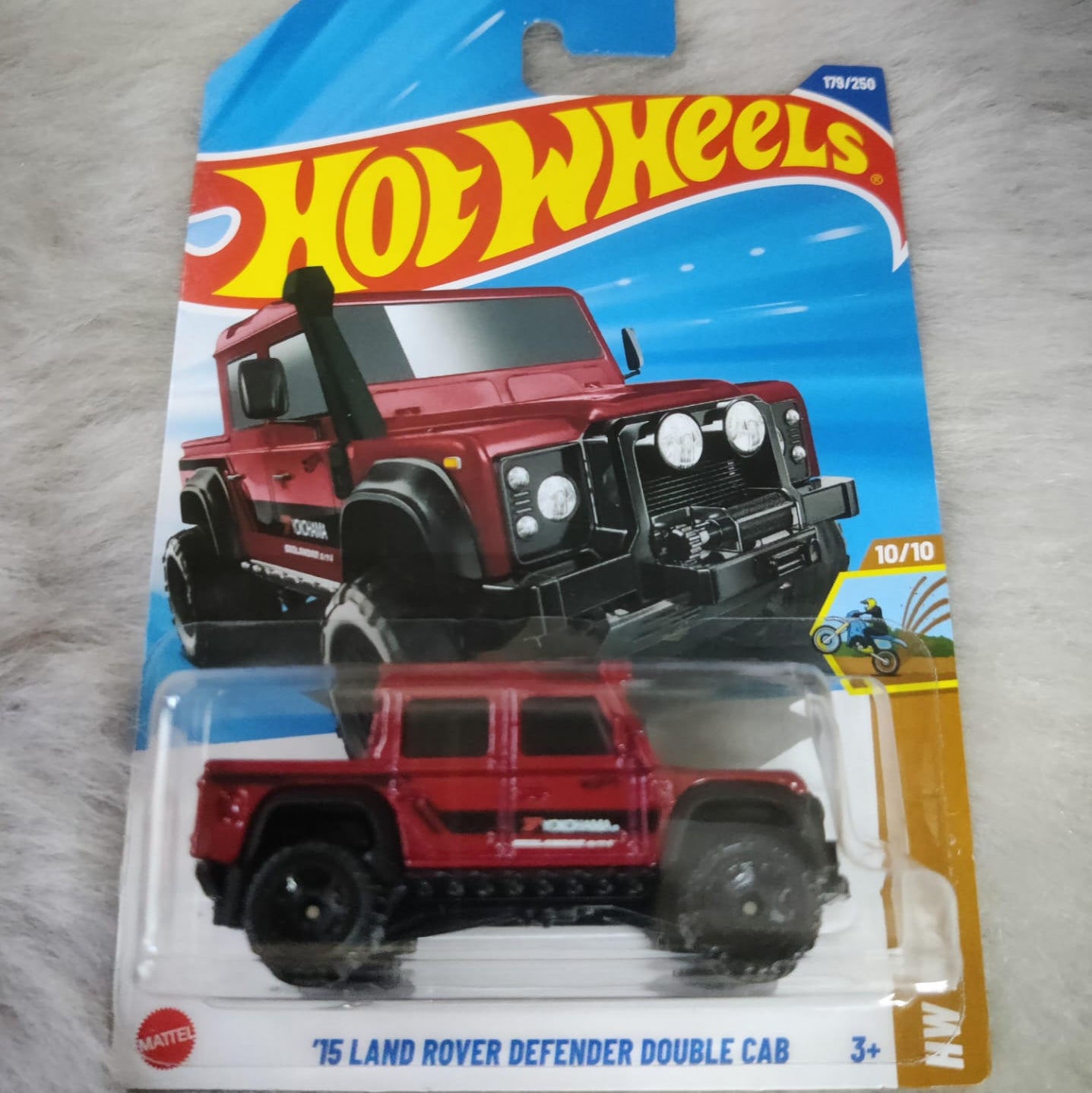 HOT WHEELS Imported Rare J and K Case 2025 - '15 Land rover Defender Double Cab
