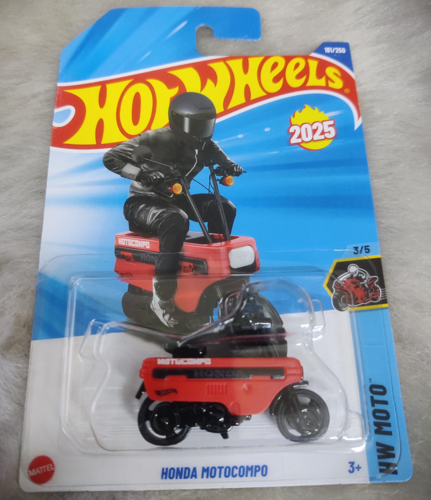Hot Wheels 2025 J and K Case Vehicle Exclusive Collection - Honda Motocompo