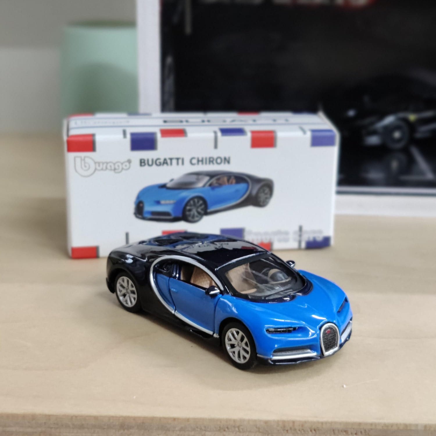 Official Bburago Bugatti Chiron - 1 : 64 Diecast Scale Model