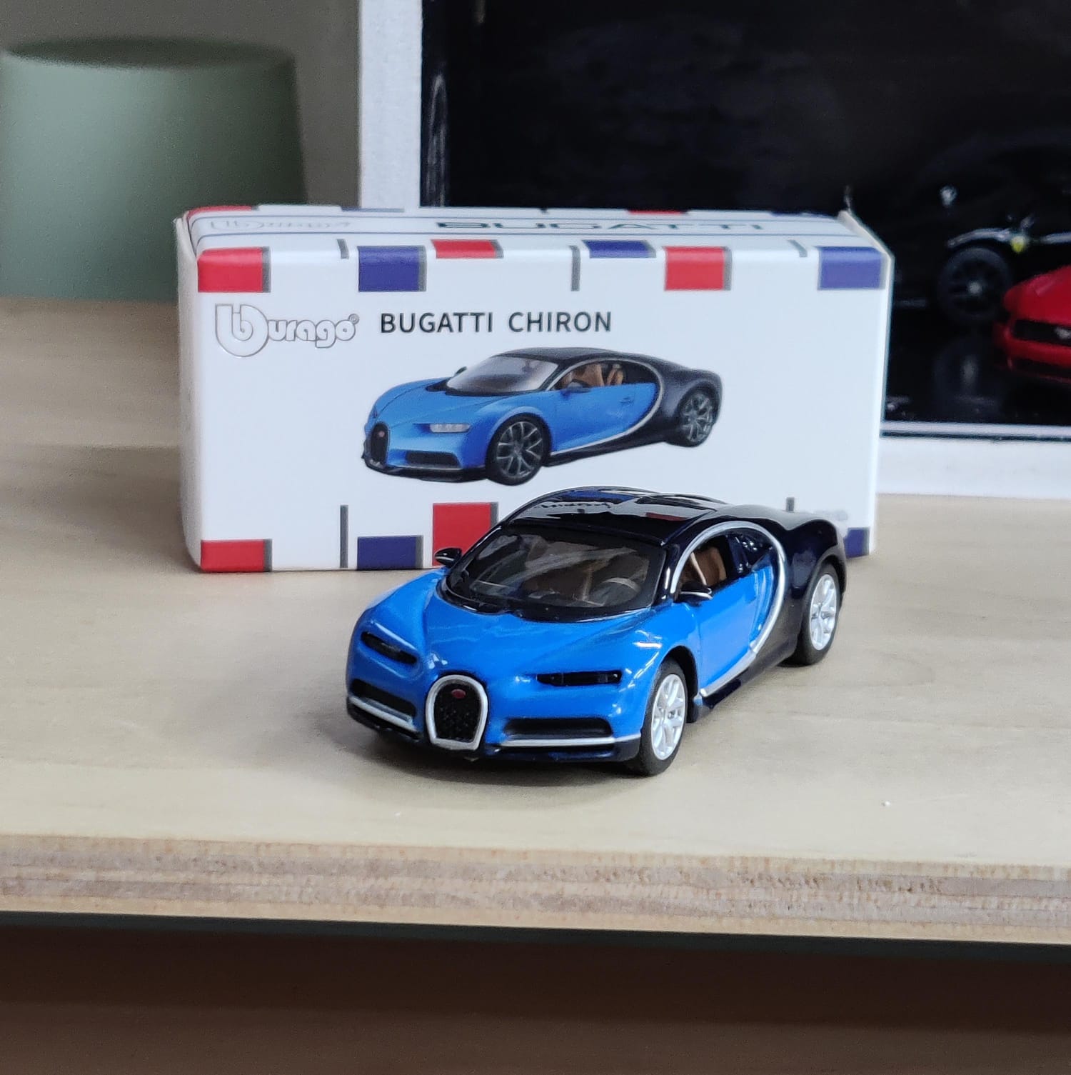 Official Bburago Bugatti Chiron - 1 : 64 Diecast Scale Model