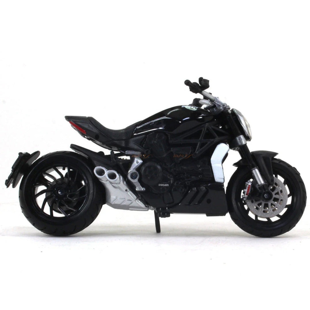 Bburago - 1 : 18 Diecast Scale Model - Official Licensed Product - Ducati XDiavel S (Black)