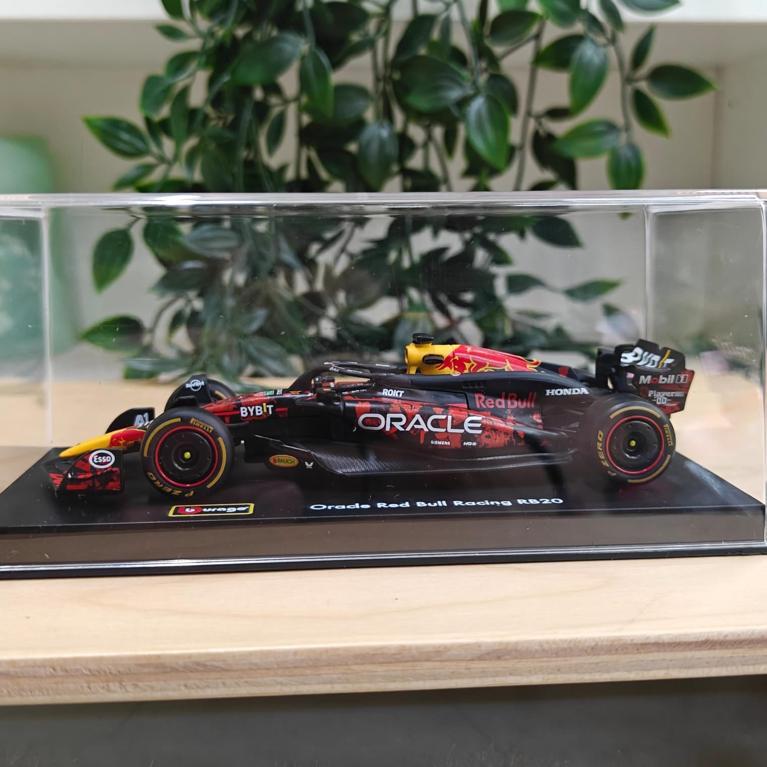 Bburago - 1/43 Scale Model - Oracle RedBull Racing RB20 2024 #1 Max Verstappen Formula 1 Diecast Car Model