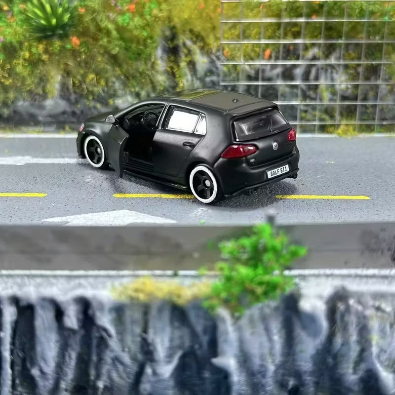 Official Bburago Volkswagen Golf GTI (2017) - 1 : 64 Diecast Scale Model