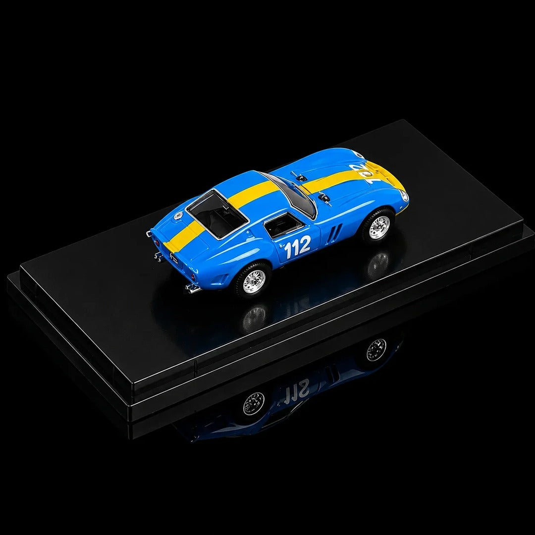 Bburago Ferrari 250 GTO Racing #112 1:64 diecast model car top and base view
