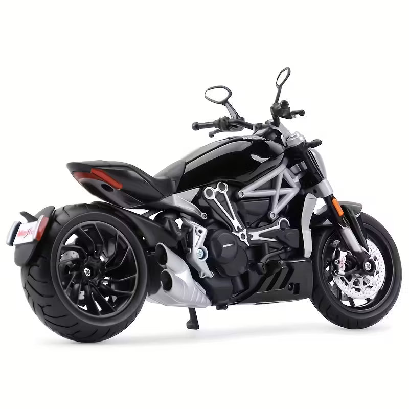 Maisto - 1 : 12 Diecast Scale Model - Official Licensed Product - Ducati X Diavel S