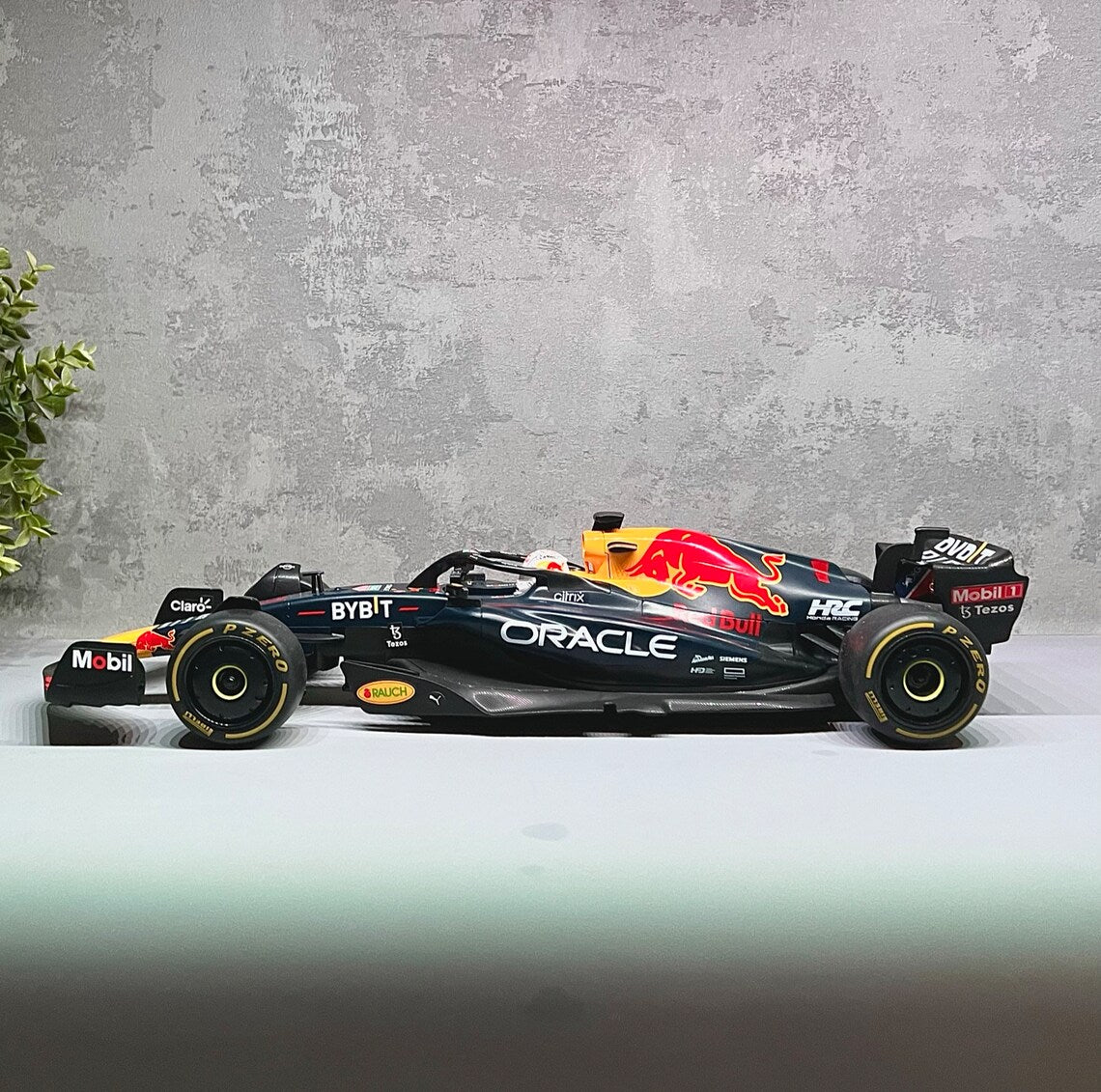 Rastar Scale 1 : 12 Oracle Red Bull Racing RB18 2.4GHz Formula F1 Remote Control Car