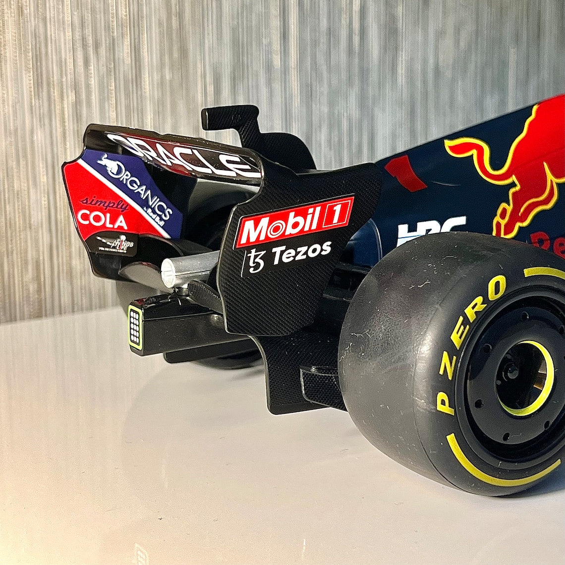 Rastar Scale 1 : 12 Oracle Red Bull Racing RB18 2.4GHz Formula F1 Remote Control Car