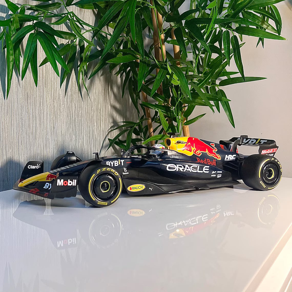 Rastar Scale 1 : 12 Oracle Red Bull Racing RB18 2.4GHz Formula F1 Remote Control Car