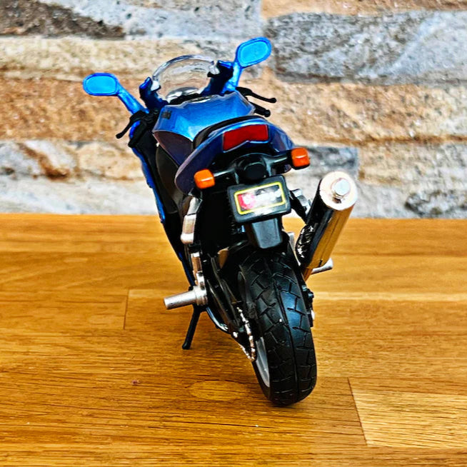 Bburago - 1 : 18 Diecast Scale Model - Official Licensed Product - Kawasaki Ninja ZX-10R