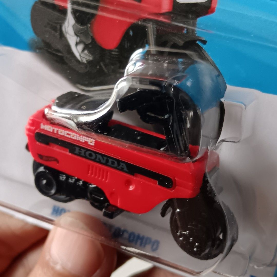 Hot Wheels 2025 J and K Case Vehicle Exclusive Collection - Honda Motocompo