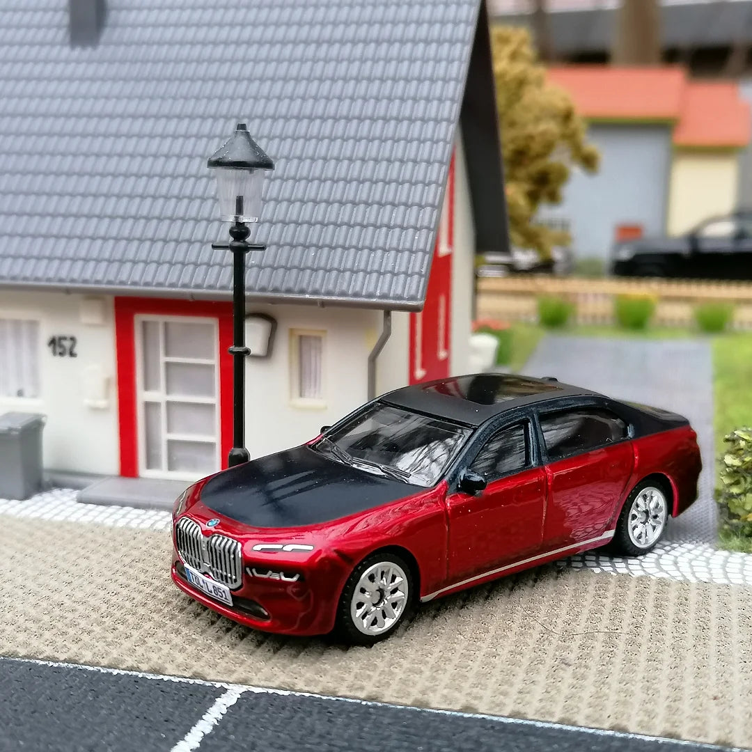 Scale 1 : 64 CCA BMW i7 - Red-Black Diecast Metal Model Car