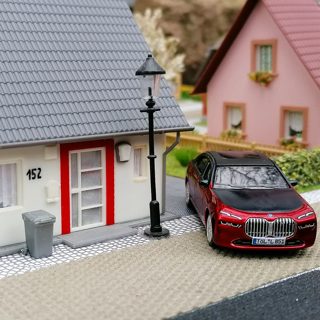 Scale 1 : 64 CCA BMW i7 - Red-Black Diecast Metal Model Car