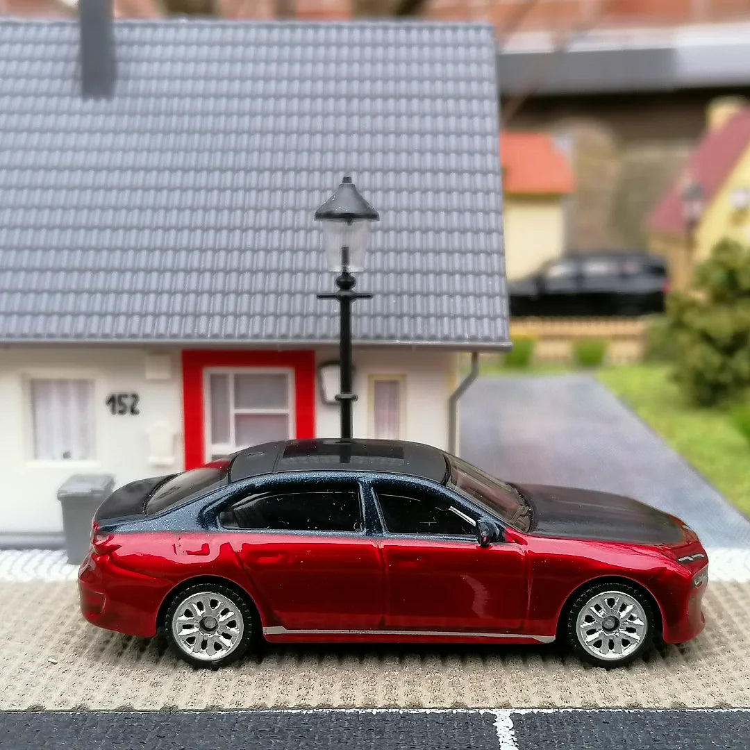 Scale 1 : 64 CCA BMW i7 - Red-Black Diecast Metal Model Car